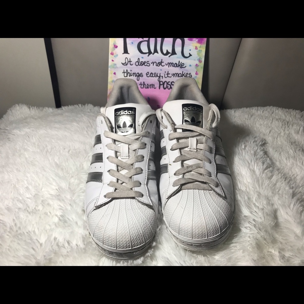 Adidas superstars